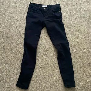 FRAME 5 pocket le skinny de Jeanne in Noir